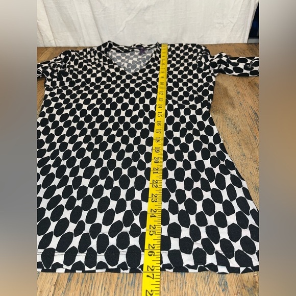 📍 LAURÈL Black and White Patterned V-Neck Top – Size CAN 12 - Picture 5 of 9